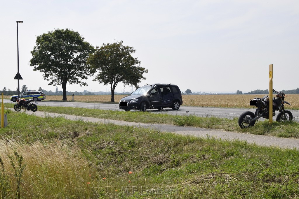 Schwerer Krad Pkw Unfall Koeln Porz Libur Liburer Landstr (Krad Fahrer nach Tagen verstorben) P089.JPG - Miklos Laubert